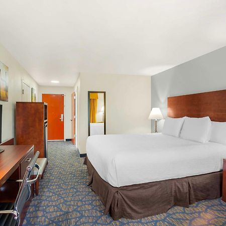 Best Western Plus Villa Del Lago Inn Patterson Exterior photo