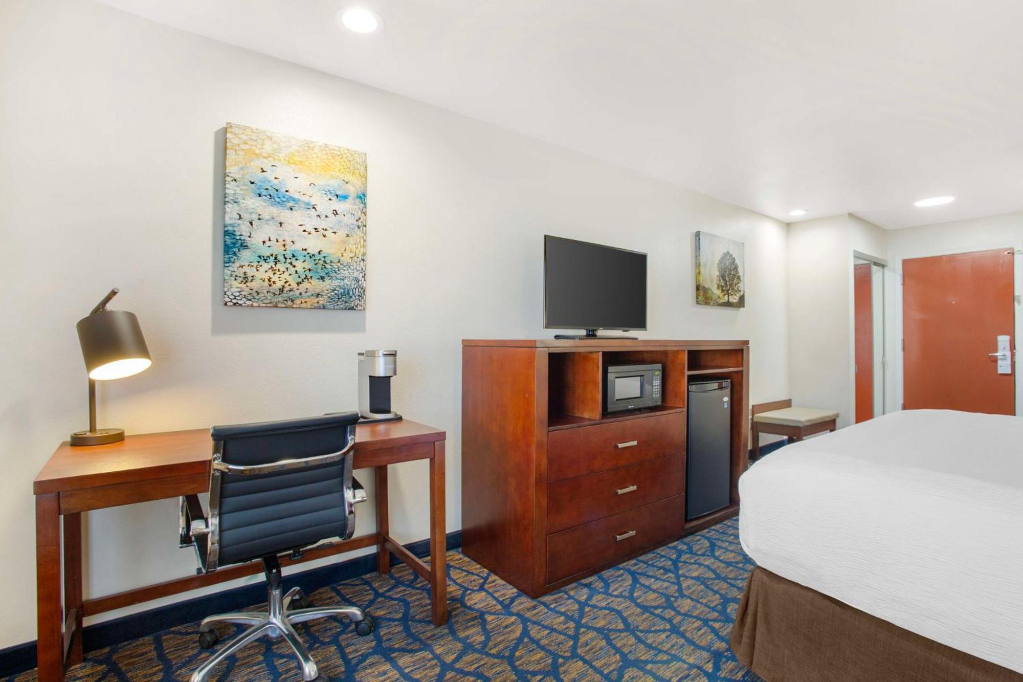 Best Western Plus Villa Del Lago Inn Patterson Exterior photo
