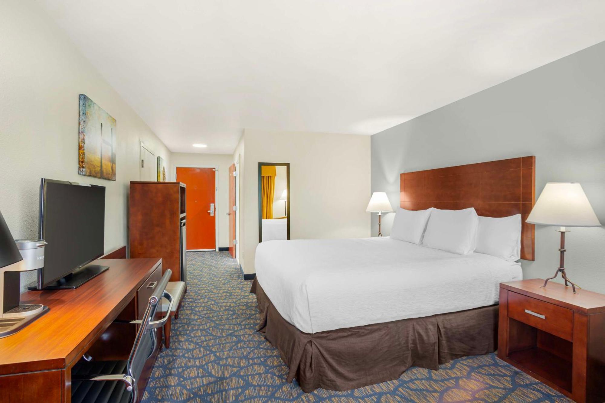 Best Western Plus Villa Del Lago Inn Patterson Exterior photo