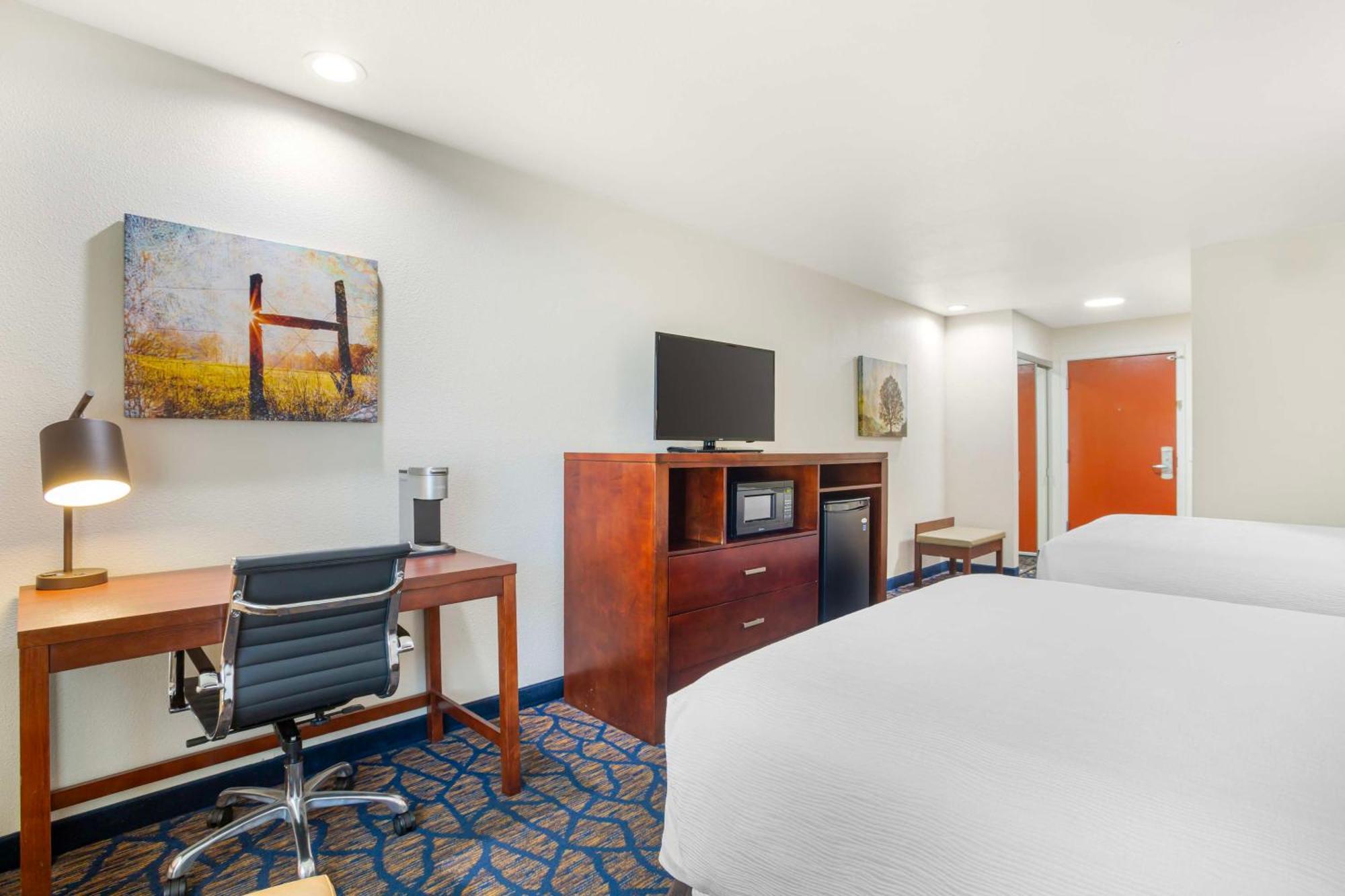 Best Western Plus Villa Del Lago Inn Patterson Exterior photo