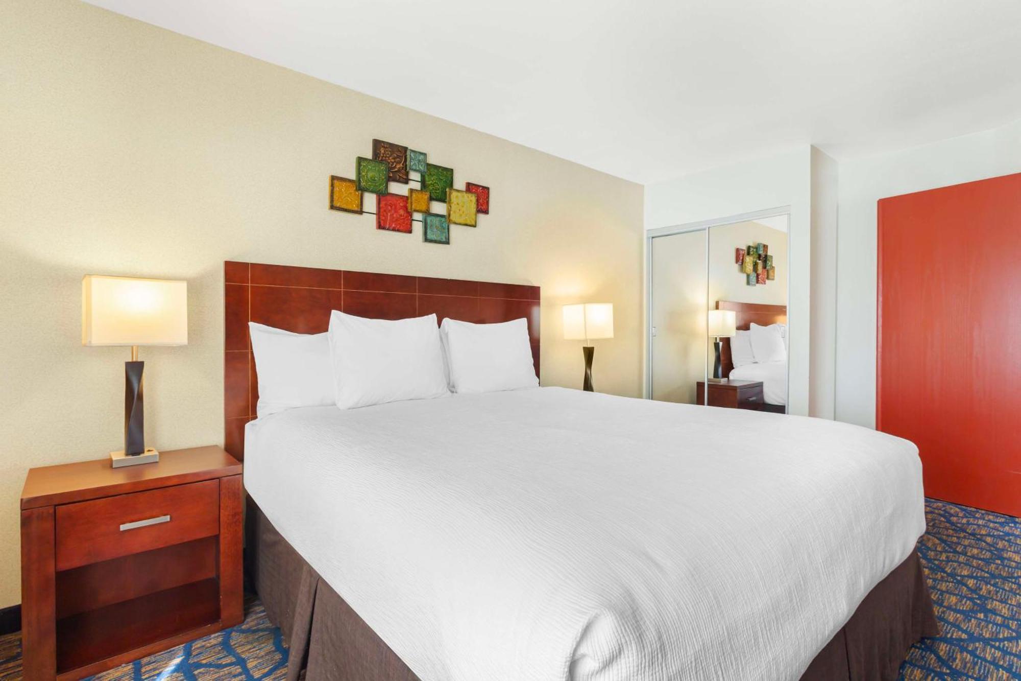 Best Western Plus Villa Del Lago Inn Patterson Exterior photo