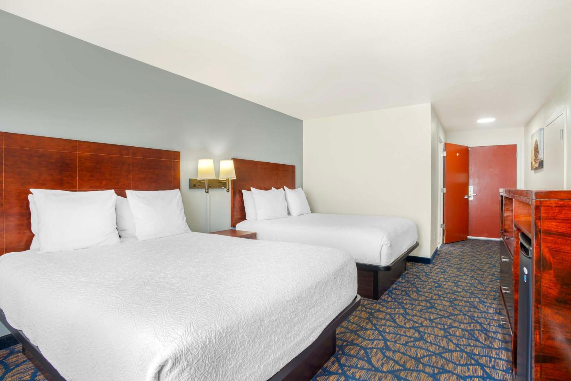 Best Western Plus Villa Del Lago Inn Patterson Exterior photo