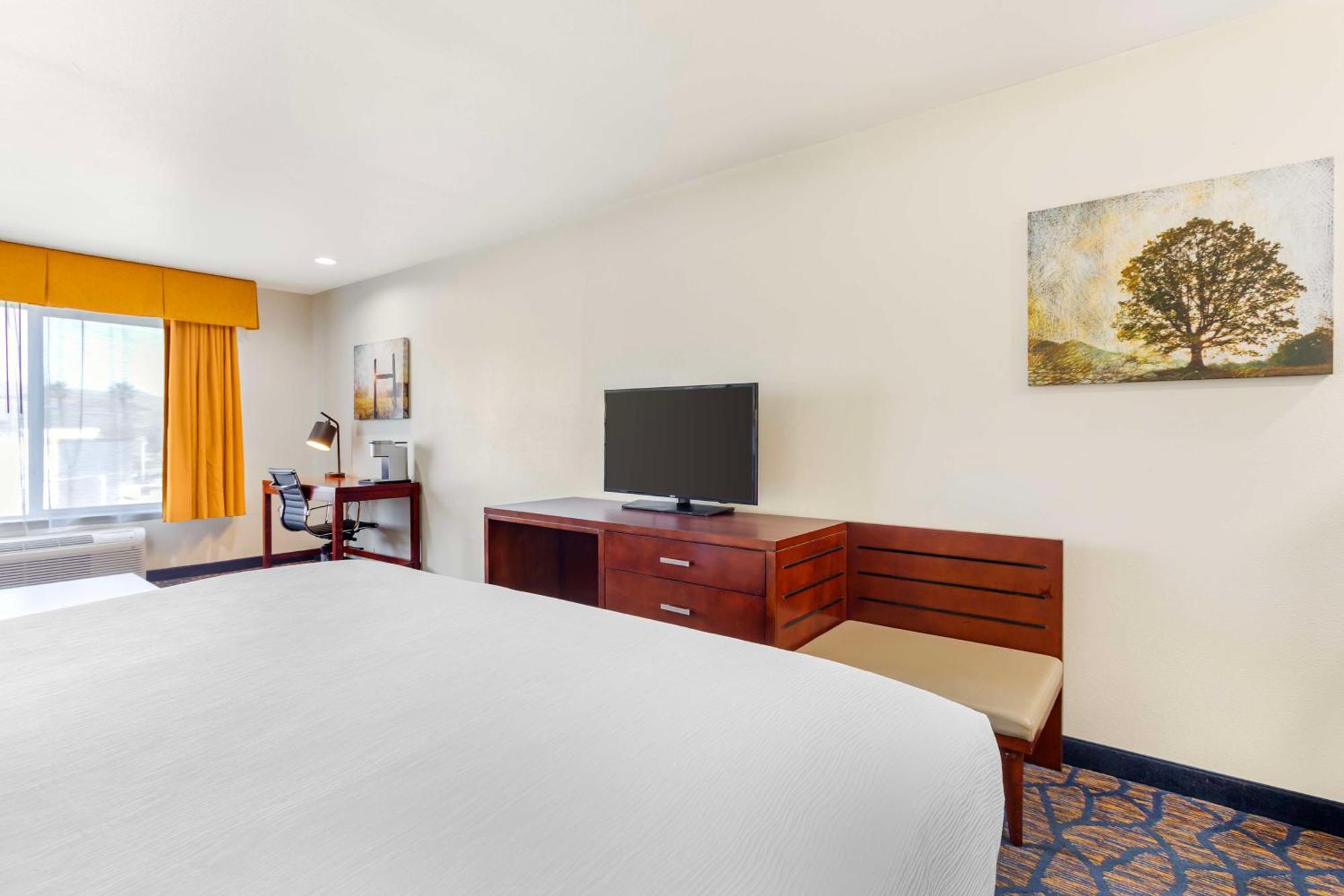 Best Western Plus Villa Del Lago Inn Patterson Exterior photo