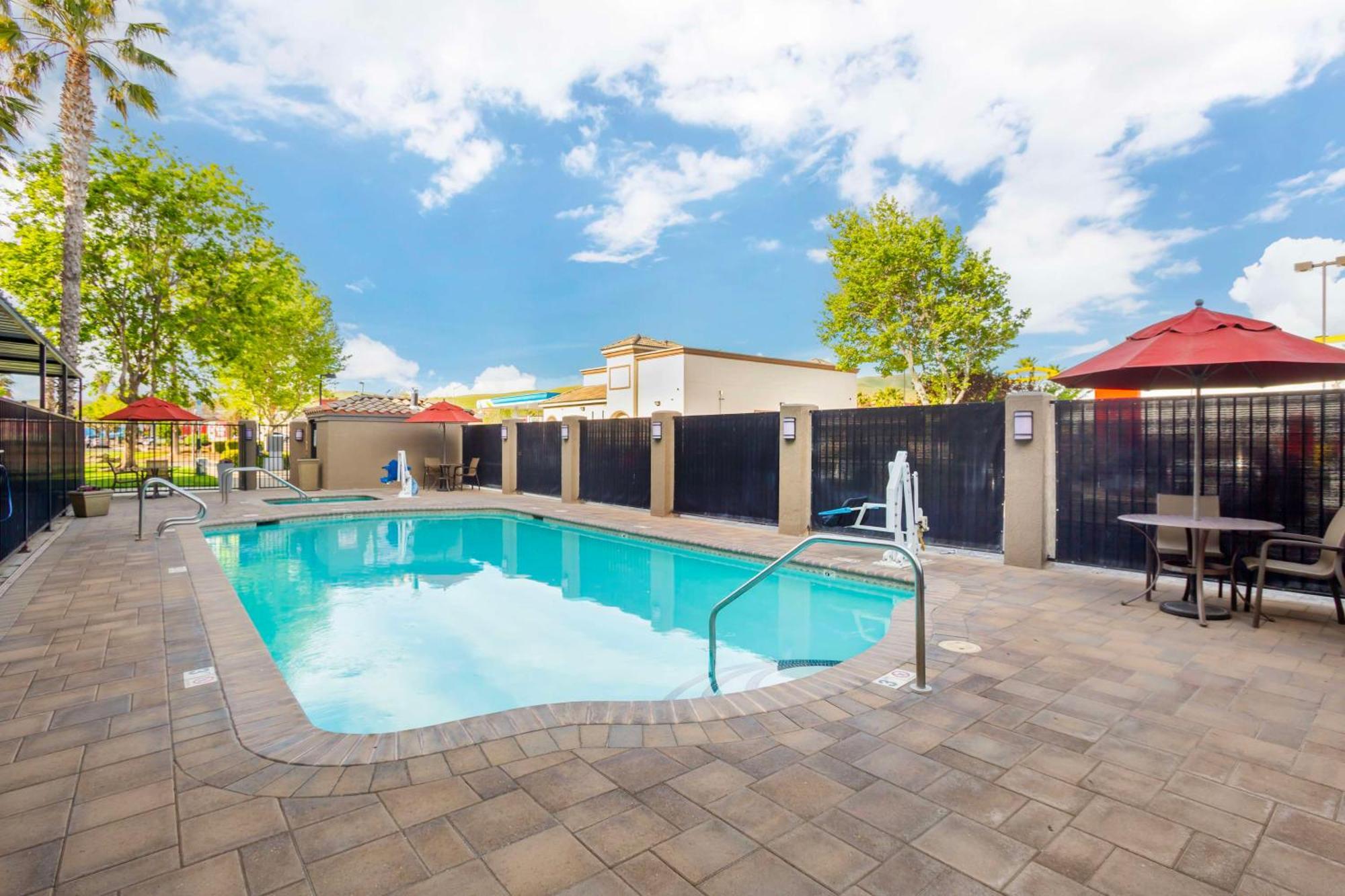 Best Western Plus Villa Del Lago Inn Patterson Exterior photo